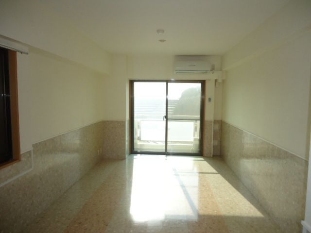 居室・リビング　明るい居室