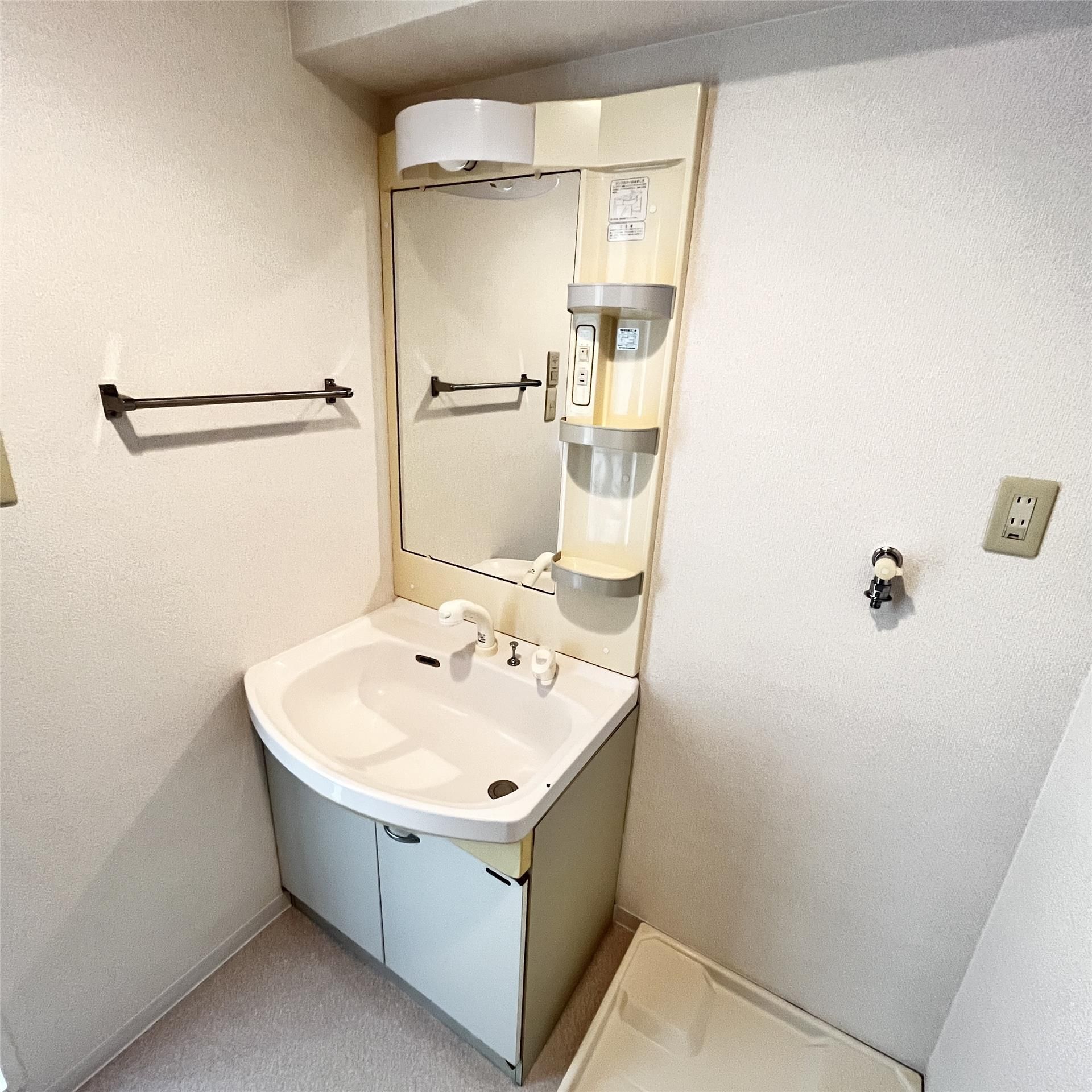 洗面設備　使いやすいシャワー付き洗面台