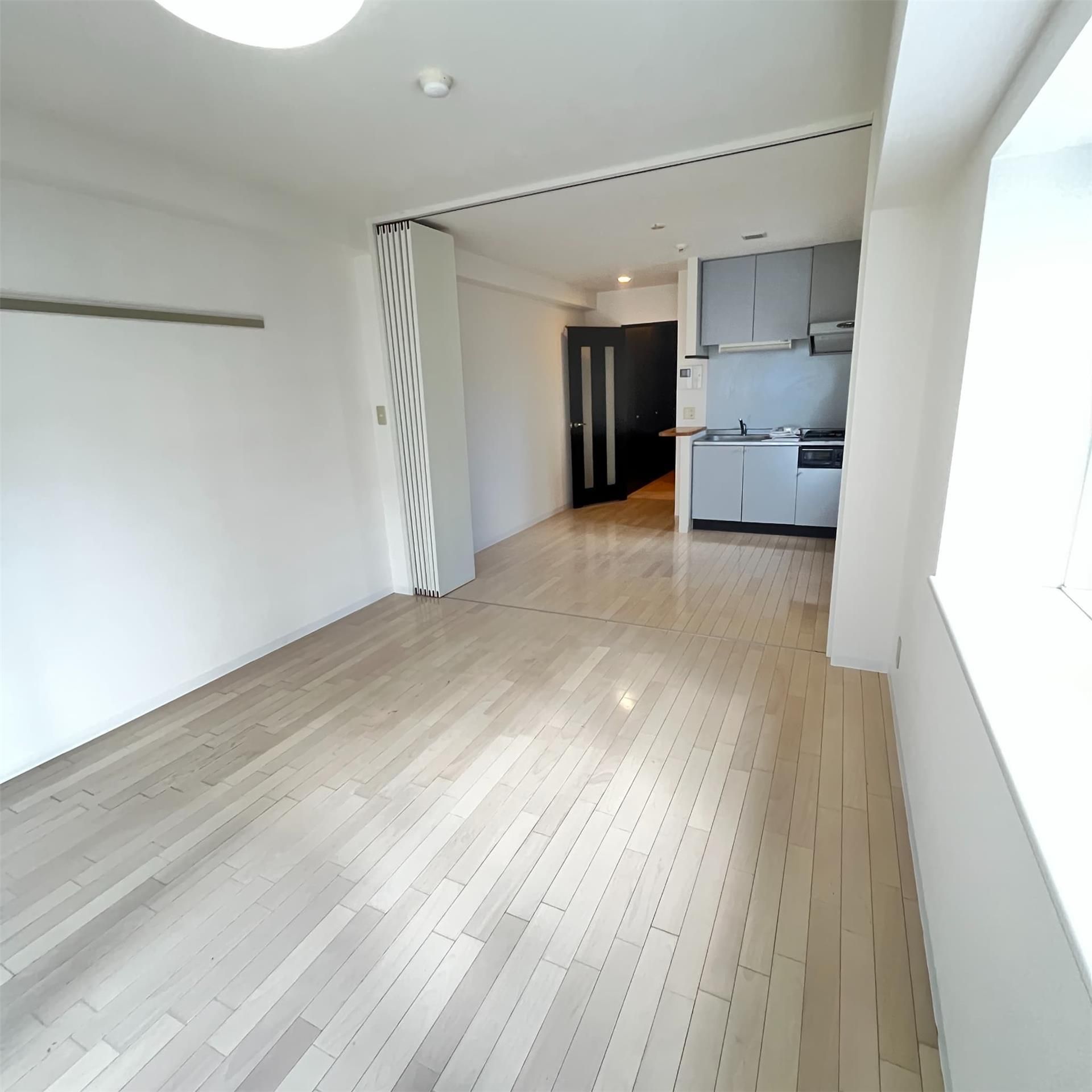 その他部屋・スペース　DKと洋室を合わせると13.5帖と広々とした空間となります。