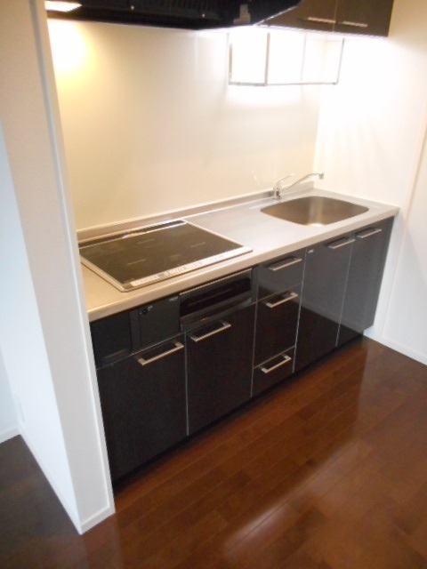 キッチン　ガス３口ＩＩＨシステムキッチン