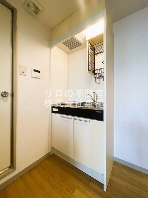 キッチン　キッチンは収納付！調理器具など必要な物を収納できます☆