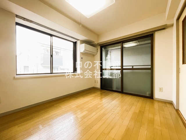 居室・リビング　南東向きなので暖かな日差しが入りますね♪