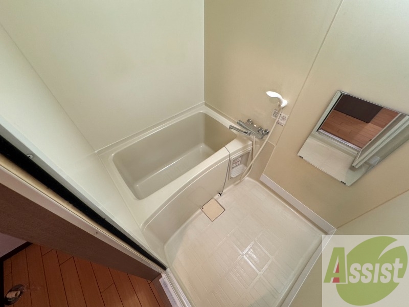 バス・シャワールーム　ユニットバスです。疲れを癒すのに欠かせませんね！