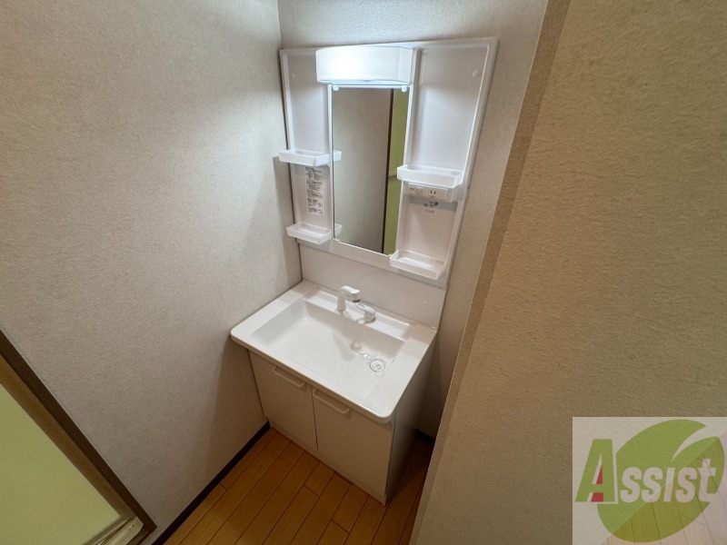 洗面設備　こちらに洗面台があります。朝の洗顔はこちらで。