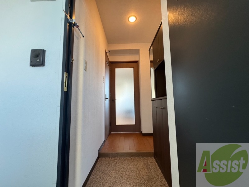 玄関　玄関の様子です。明るい印象ですね。気分もあがりそう。