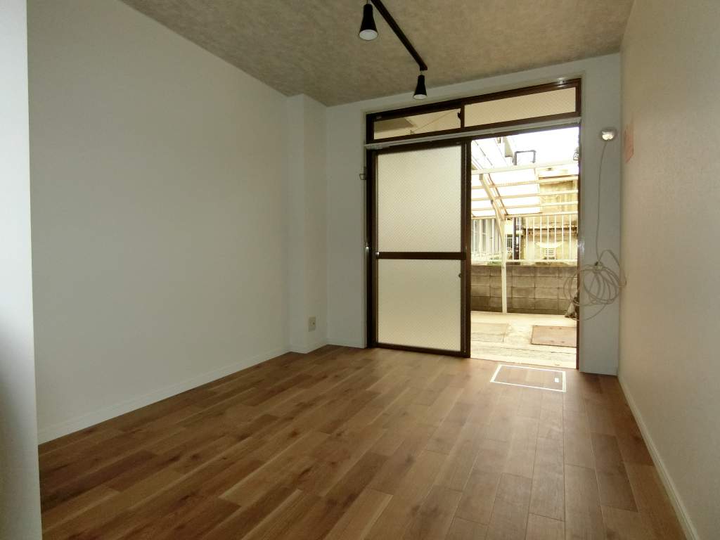 居室・リビング　ハイサッシ採用、日当り良好　喫煙者契約不可