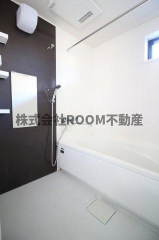 バス・シャワールーム　コンパクトで使いやすいお風呂です