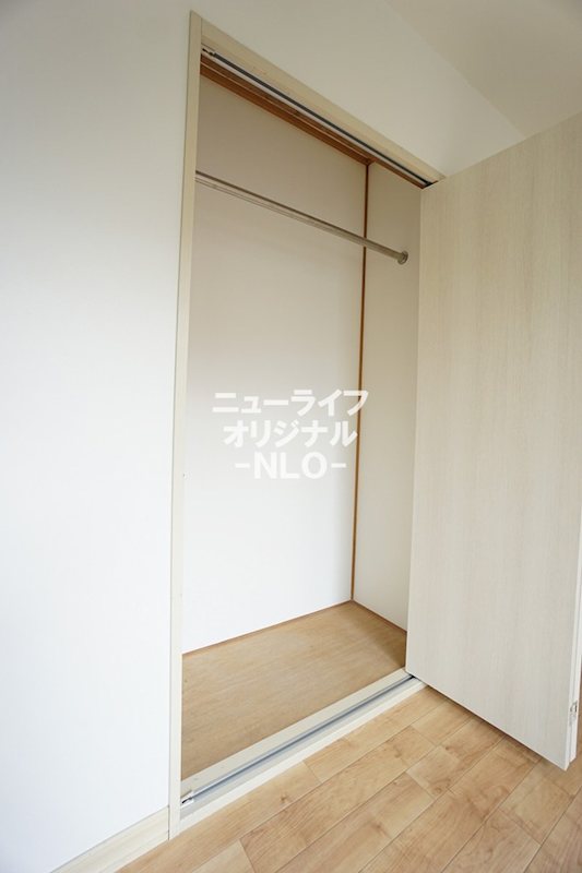収納　お洋服の収納に便利なハンガーパイプ付き☆