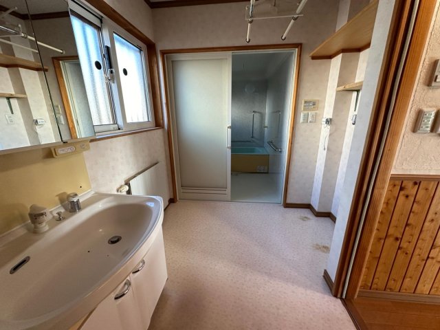 バス・シャワールーム　お風呂の洗い場は広めです。