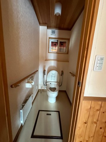 トイレ　トイレに手洗いもついております。