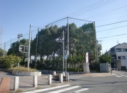 中学校　守口市立錦中学校（中学校）まで933m