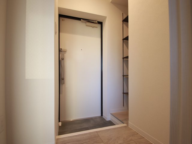 玄関　※別号室参考写真のため、現況優先です。
