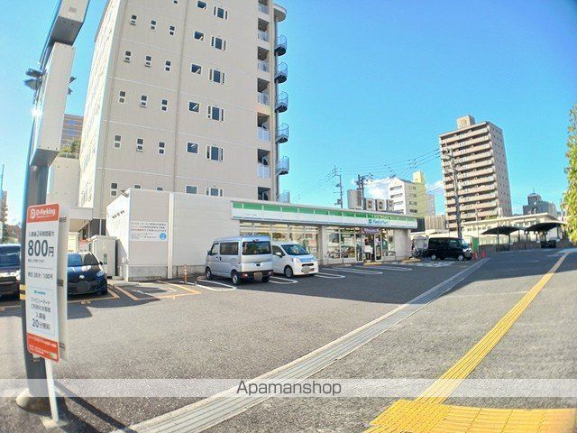 コンビニ　ファミリーマート　かるぽーと（コンビニ）まで800m