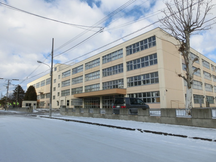 中学校　新川中学校（中学校）まで1600m