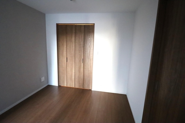 その他部屋・スペース　洋室５．６帖？バルコニー側