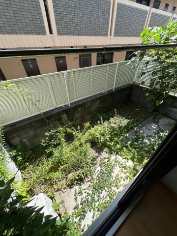 バルコニー　外からの目が気にならないバルコニーで洗濯物が干せます