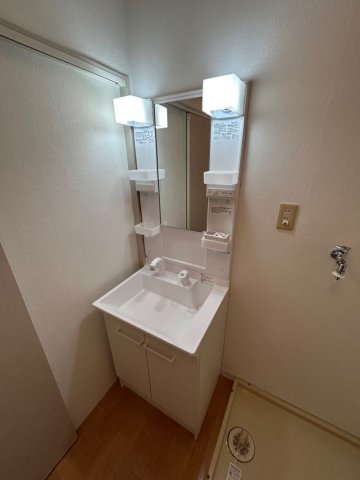 洗面設備　使いやすい独立洗面台です