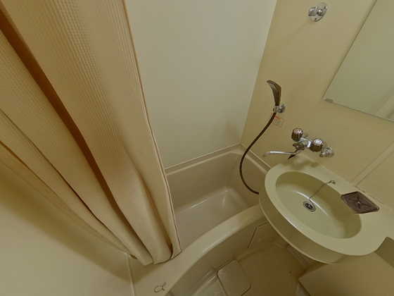 バス・シャワールーム　※別部屋の写真です