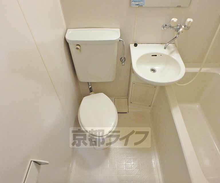 トイレ　シンプルで使いやすいトイレスペース