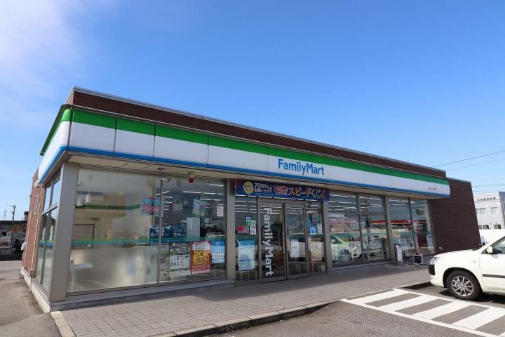 コンビニ　ファミリーマート（コンビニ）まで993m