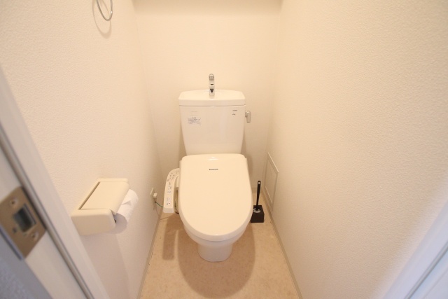 トイレ　※別室の参考写真の為、現況優先です。