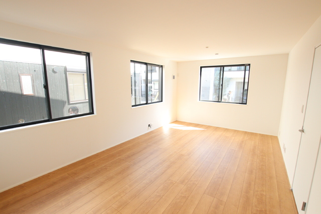 居室・リビング　※他号室同間取り参考写真　建築中のお写真となります