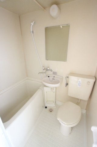 バス・シャワールーム　写真はイメージです 色仕様は現状優先となります。