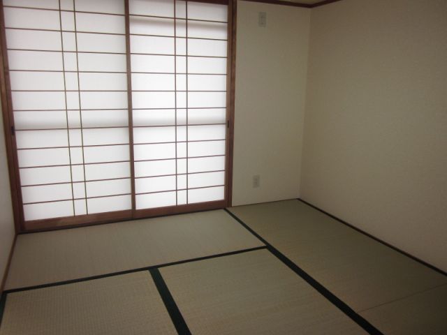 エントランス　落ち着く和室です