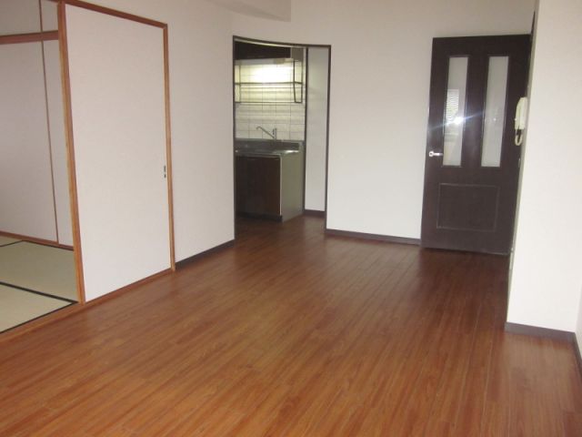 眺望　１２帖の広々したリビングです