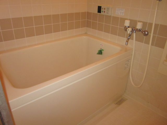 バス・シャワールーム　追い焚き機能付のお風呂です