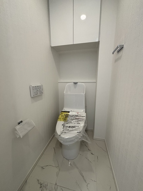 トイレ　温水洗浄暖房便座付き