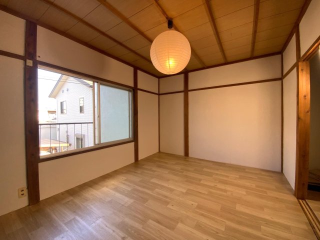 その他設備　和室テイストを残したcf仕上げで通風良く、明るい2階です