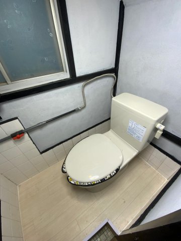 トイレ　簡易水洗トイレですが便器新品交換済。ウォシュレット交換可です