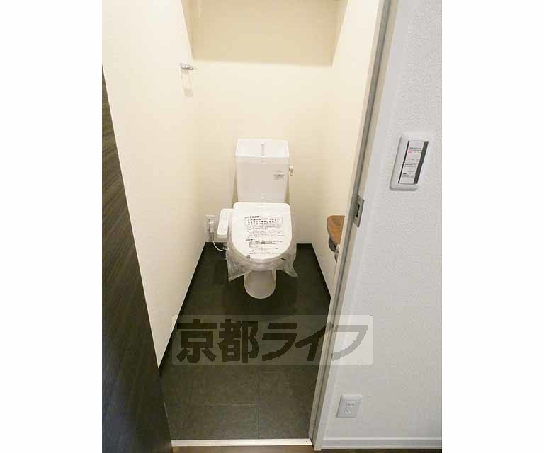 トイレ　ウォシュレットつき。