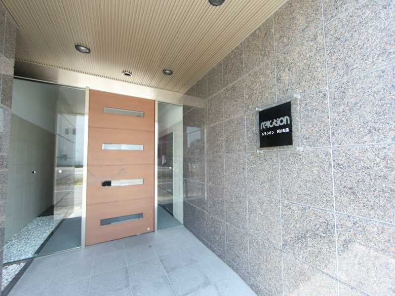 エントランス　エントランス　オートロック　防犯カメラ　宅配ボックス付