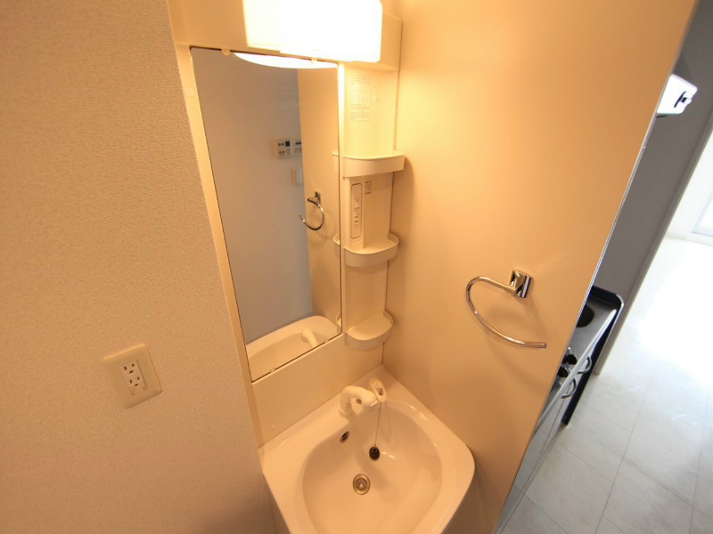 洗面設備　独立洗面台（シャンプードレッサー付）収納スペース有