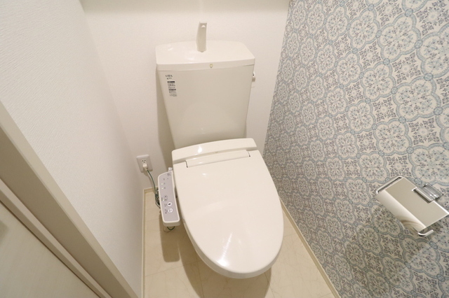 トイレ　温水洗浄暖房便座