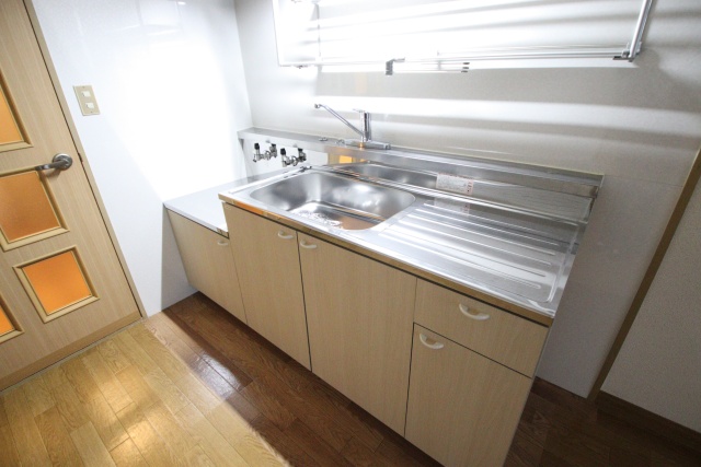 キッチン　※別号室参考写真の為現状優先となります