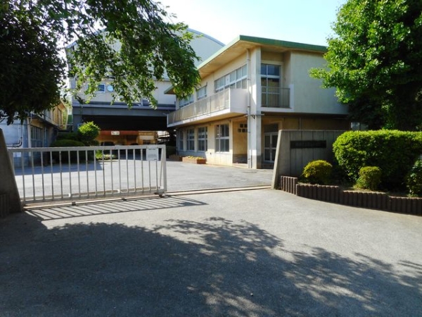 小学校　白山小（小学校）まで550m