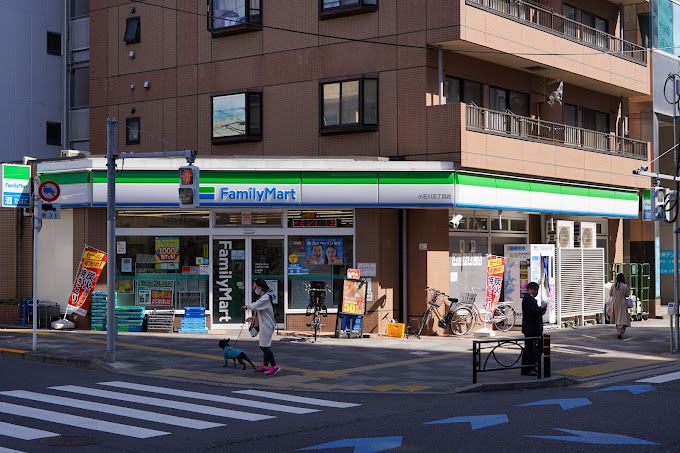 コンビニ　ファミリーマート 小石川五丁目店（コンビニ）まで107m