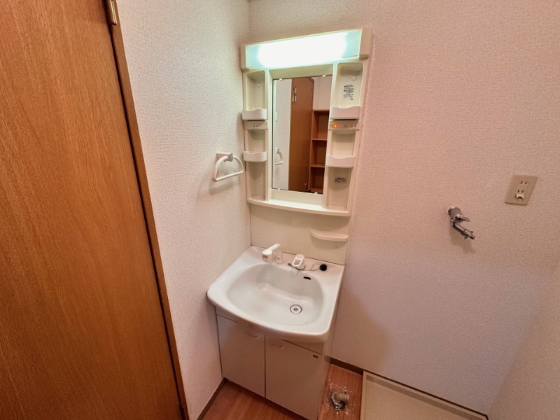 洗面設備　写真は現状を優先します。