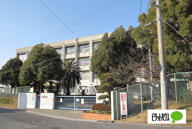 中学校　明石市立江井島中学校（中学校）まで758m