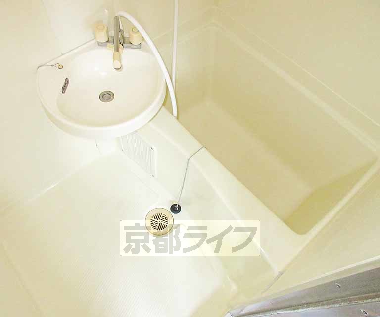 バス・シャワールーム　ゆっくり浸かれます・