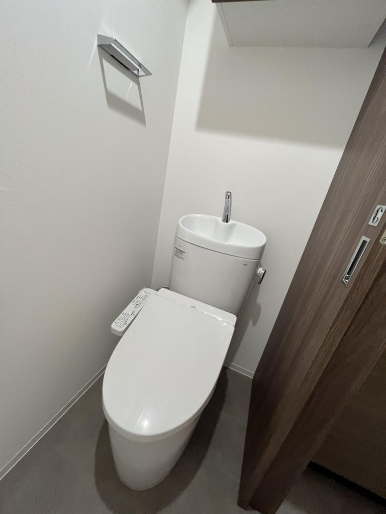 トイレ　同タイプ部屋　参考写真です