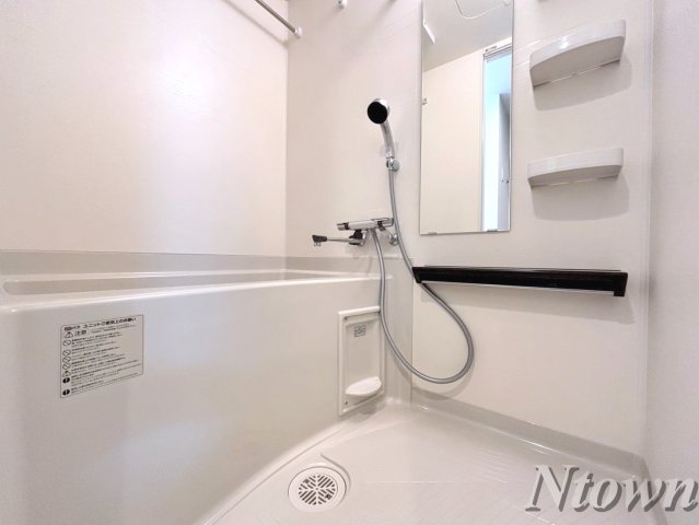 バス・シャワールーム　落ち着いた空間のお風呂です