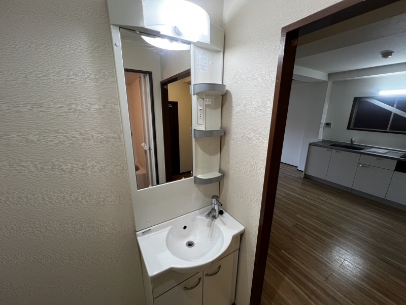 洗面設備　支度に便利な独立洗面台