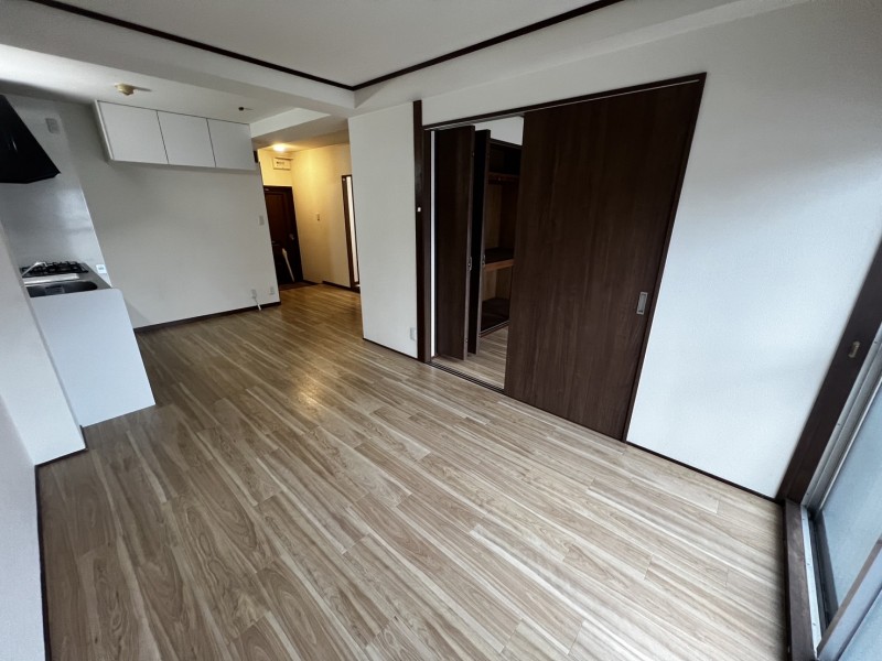 居室・リビング　広々とした洋室