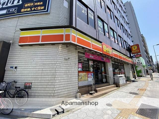 コンビニ　デイリーヤマザキ谷町６丁目店（コンビニ）まで111m
