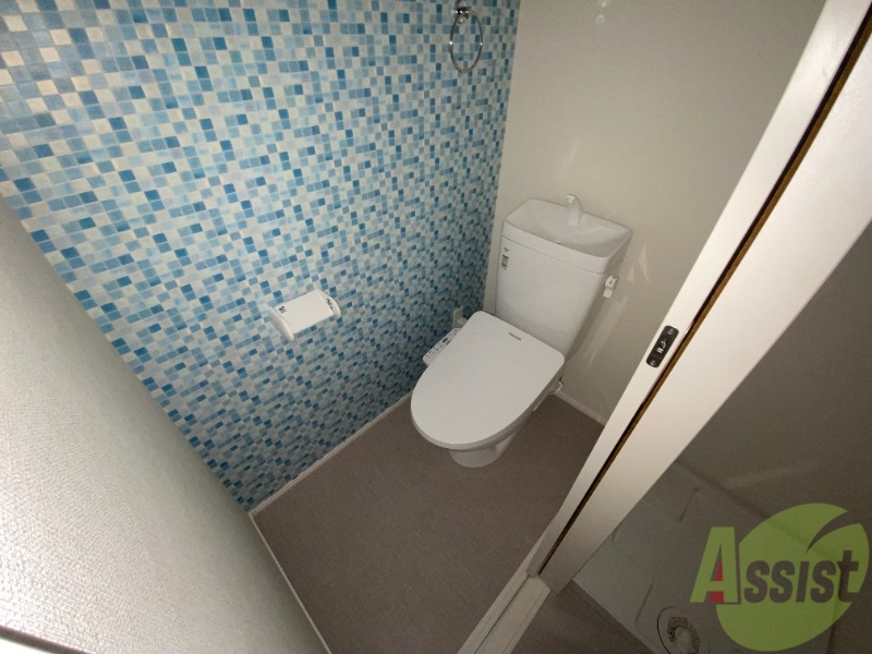 トイレ　トイレになります。温水洗浄がついているので快適ですね。