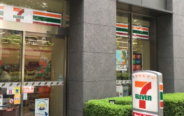 コンビニ　セブンイレブン大阪難波サンケイビル店（コンビニ）まで451m